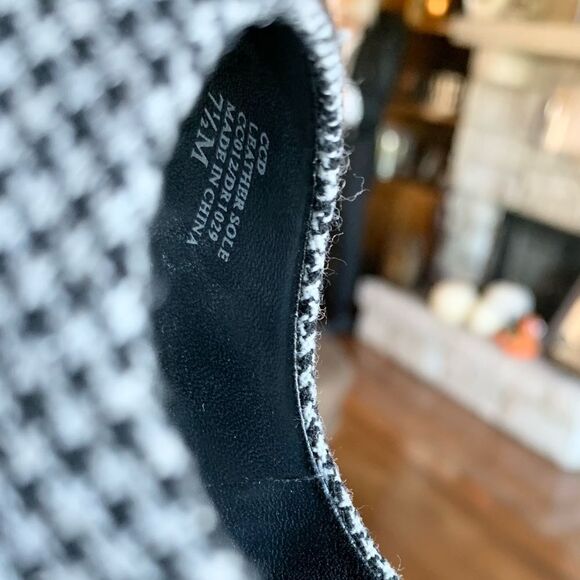 CHARLES Houndstooth Flannel Print Platform by Charles David - Picture 7 of 8